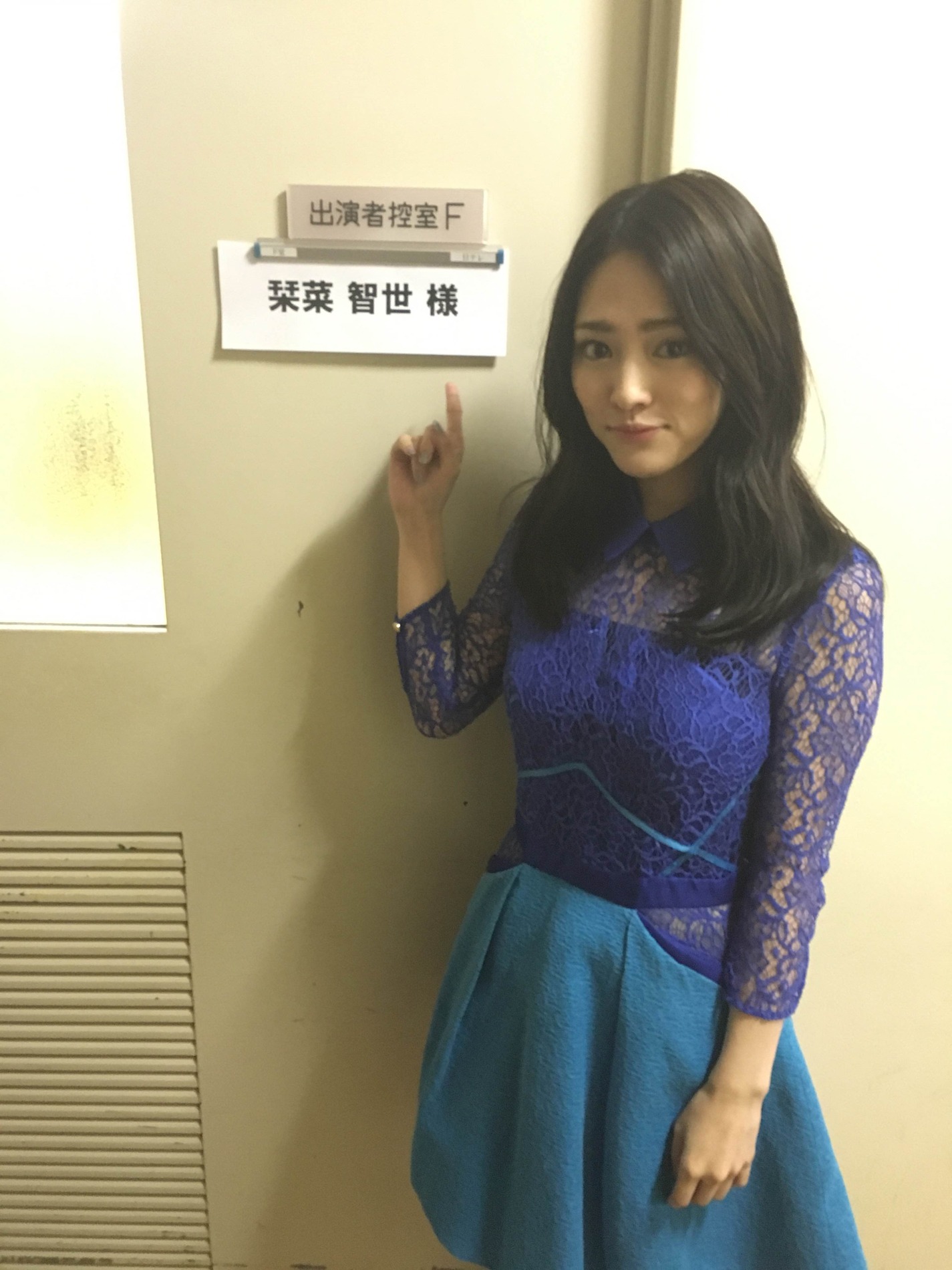 栞菜智世