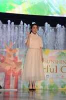 クリスマスイルミネーション点灯式に登場した上白石萌音。