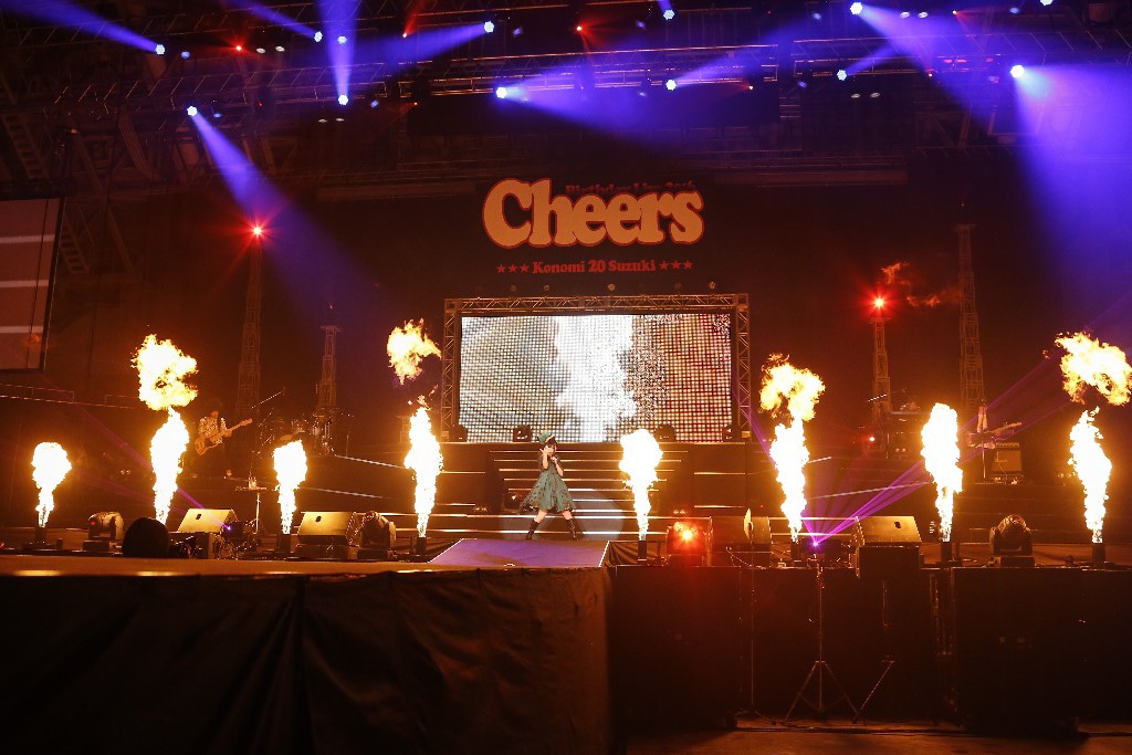 「鈴木このみ Birthday Live 2016 ～Cheers!!!～」の様子。（写真提供：MAGES.）