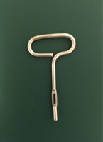 特典の「コンビーフあける鍵みたいなやつ」。