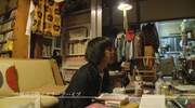 銀杏BOYZのトリビュートアルバム「きれいなひとりぼっちたち」を聴く村井守(ex. 銀杏BOYZ)。