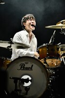 ナカヤマシンペイ（Dr）（撮影：橋本塁［SOUND SHOOTER］）