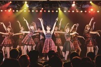 AKB48「AKB48劇場10周年 記念祭＆記念公演」のワンシーン。