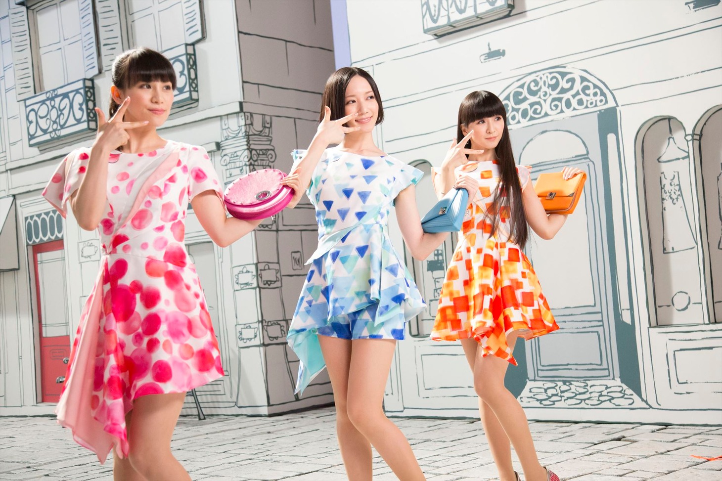 「Ora2×Perfume All Day くちもとBeauty」編を撮影中のPerfume。