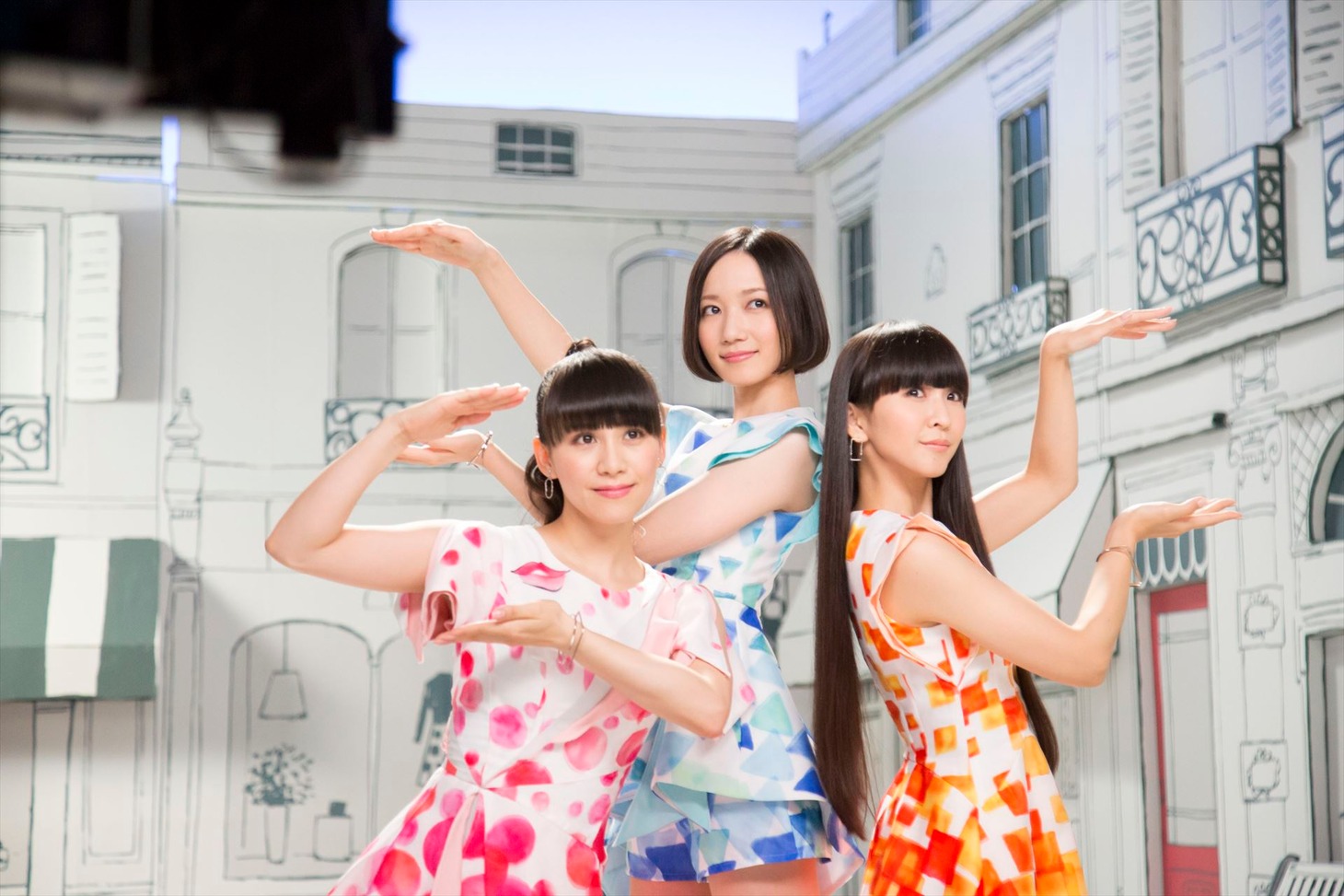「Ora2×Perfume All Day くちもとBeauty」編を撮影中のPerfume。