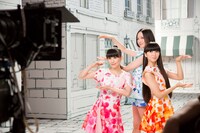 「Ora2×Perfume All Day くちもとBeauty」編を撮影中のPerfume。