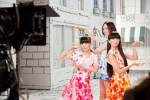 「Ora2×Perfume All Day くちもとBeauty」編を撮影中のPerfume。