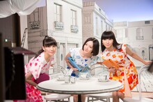 「Ora2×Perfume All Day くちもとBeauty」編を撮影中のPerfume。