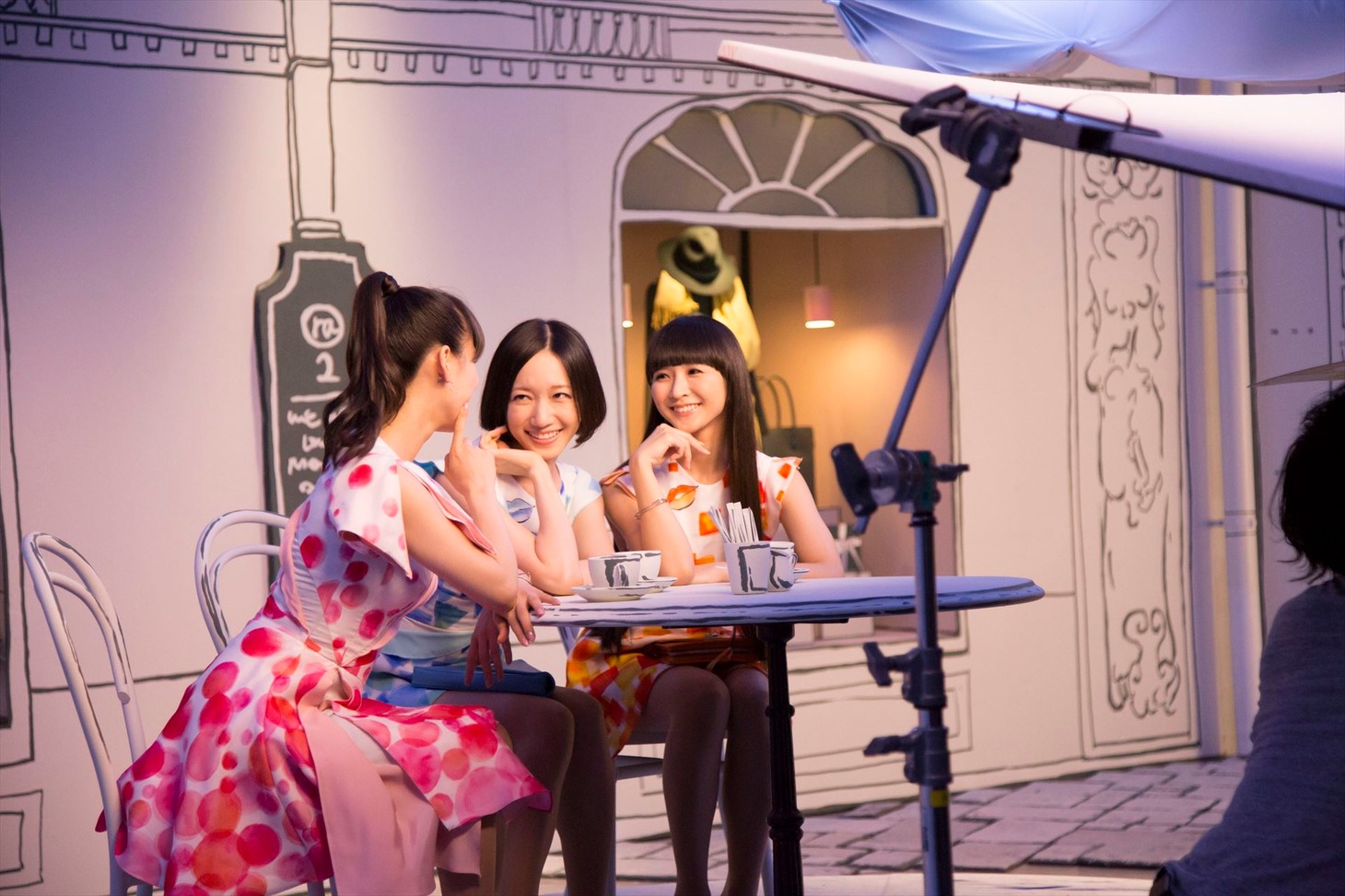 「Ora2×Perfume All Day くちもとBeauty」編を撮影中のPerfume。