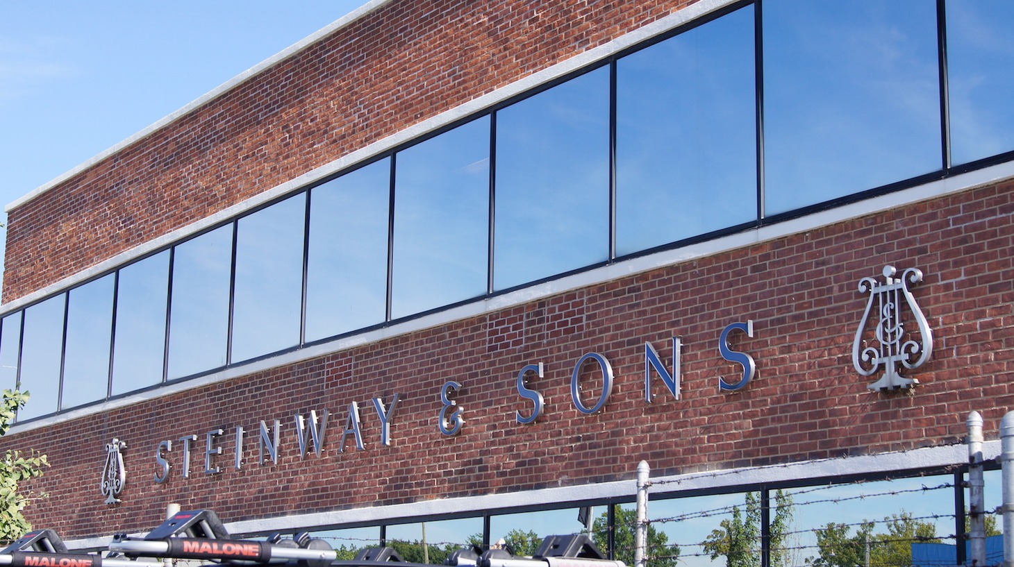 アメリカ・ニューヨークのSTEINWAY & SONS,工場。