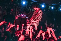 イワオリク（B, Cho）（撮影：夏目圭一郎[SPINFROG]）