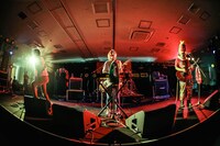 THE WELL WELLS（Photo by Ayumi.Takamatsu）