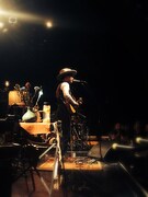 「Premium Acoustic Tour 2016 ~Love is Beautiful~」初日公演の様子。