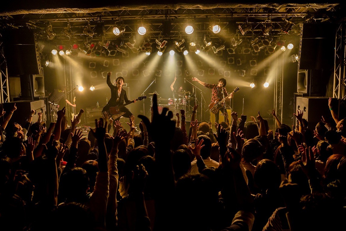 BURNOUT SYNDROMES「ヒカリアレ～未来への祈りを合図に火蓋を切る～」愛知・ell.FITS ALL公演の様子。（写真提供：Epic Record Japan）