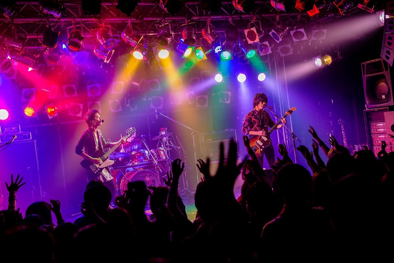 BURNOUT SYNDROMES「ヒカリアレ～未来への祈りを合図に火蓋を切る～」愛知・ell.FITS ALL公演の様子。（写真提供：Epic Record Japan）