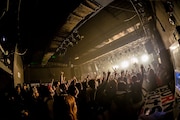 BURNOUT SYNDROMES「ヒカリアレ~未来への祈りを合図に火蓋を切る~」愛知・ell.FITS ALL公演の様子。(写真提供:Epic Record Japan)