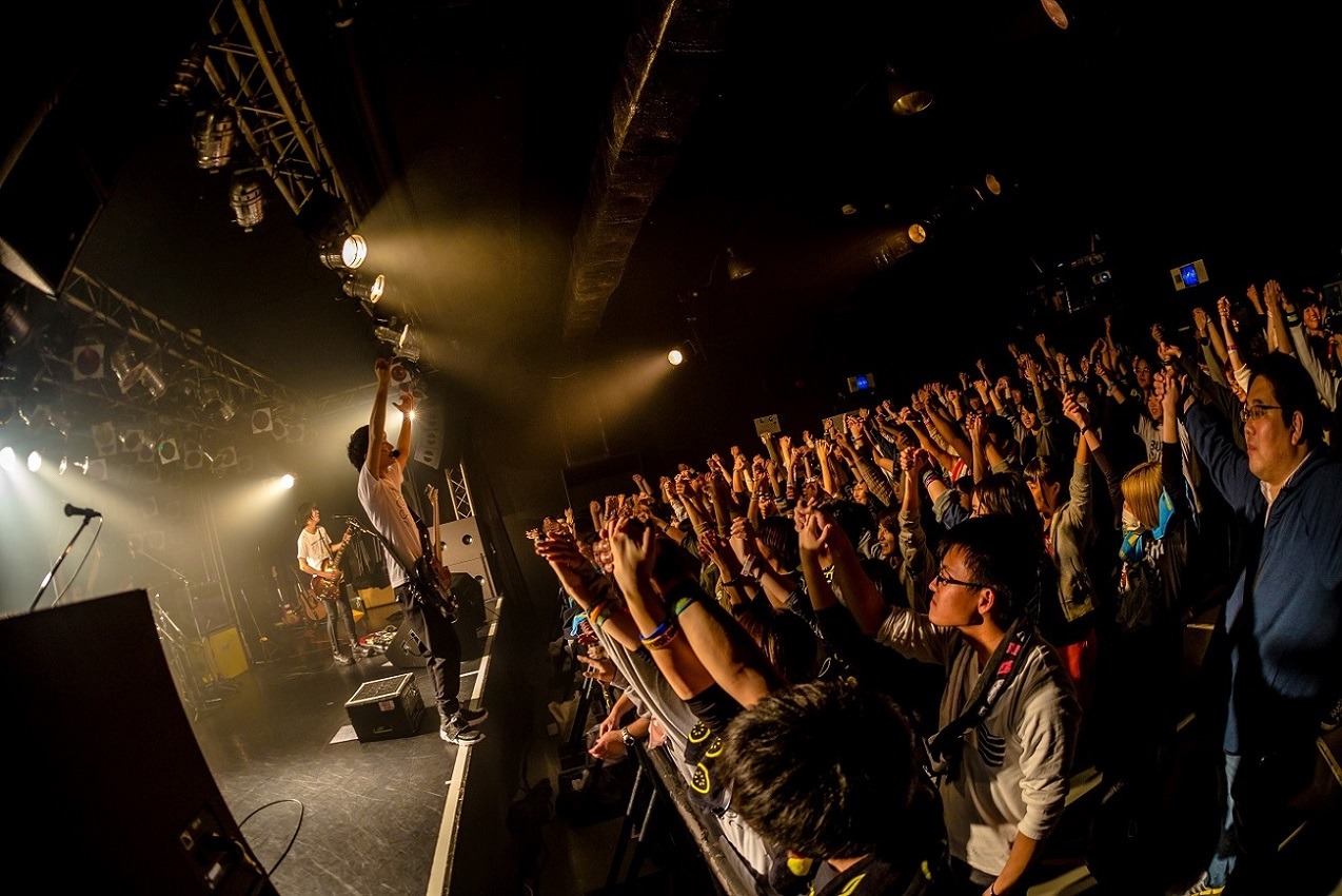 BURNOUT SYNDROMES「ヒカリアレ～未来への祈りを合図に火蓋を切る～」愛知・ell.FITS ALL公演の様子。（写真提供：Epic Record Japan）