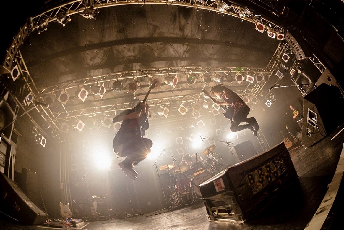 BURNOUT SYNDROMES「ヒカリアレ～未来への祈りを合図に火蓋を切る～」愛知・ell.FITS ALL公演の様子。（写真提供：Epic Record Japan）