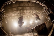BURNOUT SYNDROMES「ヒカリアレ~未来への祈りを合図に火蓋を切る~」愛知・ell.FITS ALL公演の様子。(写真提供:Epic Record Japan)