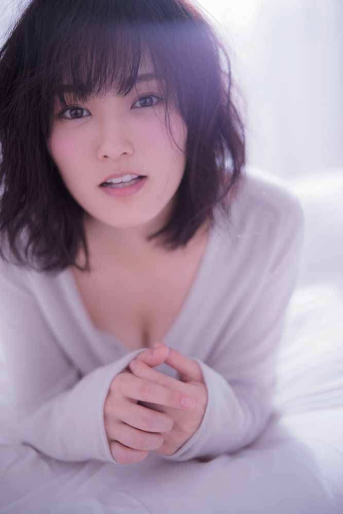 2016年の人気画像31位は「NMB48山本彩『anan』表紙で“美腹筋”披露、超特急＆ボイメン特集も」より、「anan」11月23日号「腸と血管。」特集に掲載された山本彩（NMB48）。