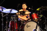 重田雅俊（Dr）（撮影：藤川正典）