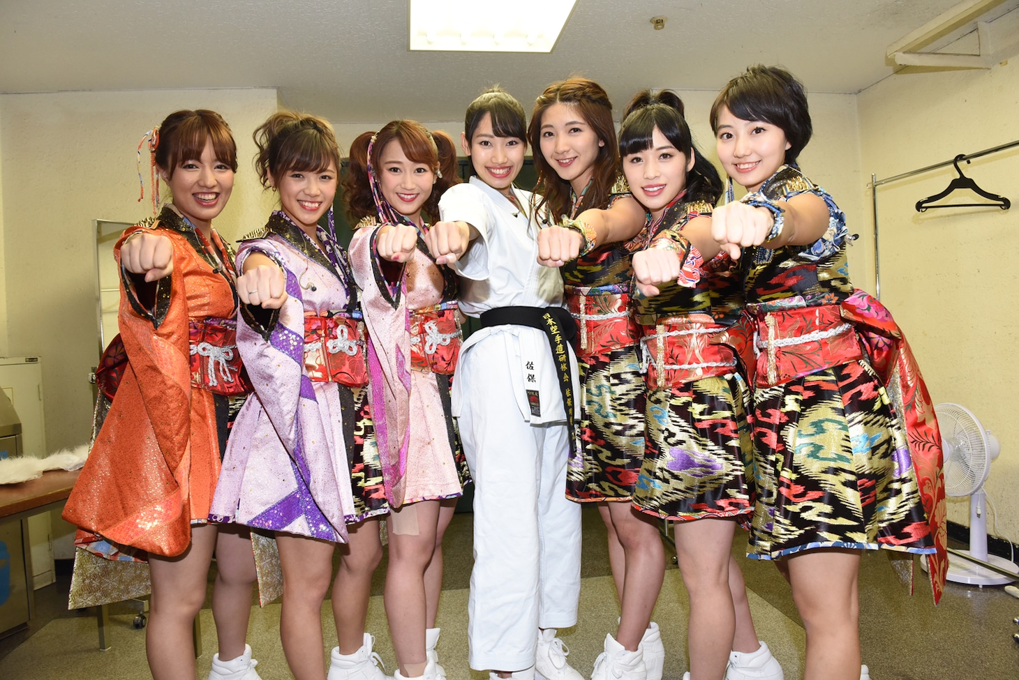 開演直前のアップアップガールズ（仮）。