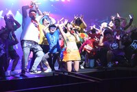 企画参加者とともにパリピになった佐保明梨。