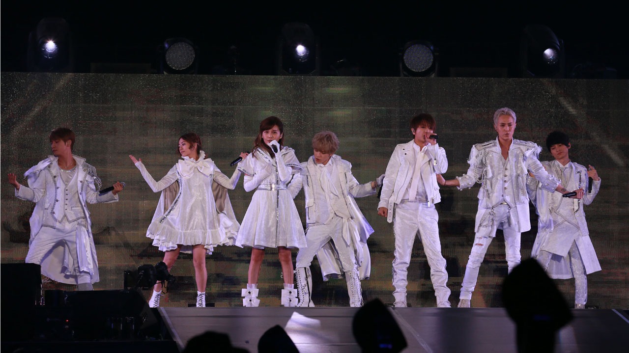 人気画像7位は「11周年AAA、万感の初東京ドームワンマン完遂『皆さんを愛し続けるぜ！』」より、AAA。