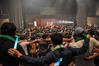 「圧倒的なスタイル」恒例のラインダンス。