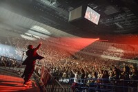 「[Alexandros] Tour 2016～2017 ～We Come In Peace～」神奈川・横浜アリーナ公演の様子。（Photo by Azusa Takada）