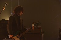 磯部寛之（B, Cho）（Photo by Yuki Kawamoto）