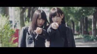 欅坂46「二人セゾン」ミュージックビデオのワンシーン。