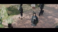 欅坂46「二人セゾン」ミュージックビデオのワンシーン。