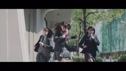 欅坂46「二人セゾン」ミュージックビデオのワンシーン。