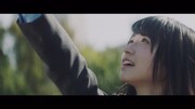 欅坂46「二人セゾン」ミュージックビデオのワンシーン。