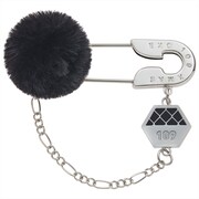 「EXO POP UP STORE」109MEN'S店限定アイテムのセーフティピンチャーム ブラック。