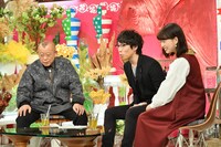 左から笑福亭鶴瓶、高橋優、森川葵。 (c)TBS