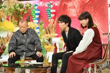 左から笑福亭鶴瓶、高橋優、森川葵。 (c)TBS