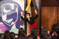 「きゃりーぱみゅぱみゅのなんだこれTV 特別企画 ～豪華なんだこれゲスト集合！学校出張スペシャル！～」収録中の様子。