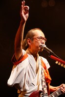 和嶋慎治（撮影：ほりたよしか）