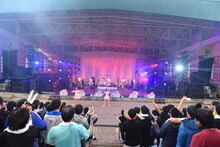 「PASSPO☆的・野外音楽堂＝所沢航空公園～史上最大の野外ワンマンフライト～」の様子。