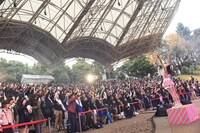 「PASSPO☆的・野外音楽堂＝所沢航空公園～史上最大の野外ワンマンフライト～」の様子。