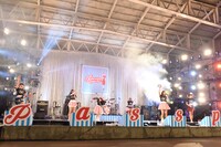 「PASSPO☆的・野外音楽堂＝所沢航空公園～史上最大の野外ワンマンフライト～」の様子。