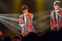 左から優、綾介。（撮影：牛島康介）