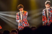 左から優、綾介。(撮影:牛島康介)