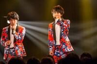 左から優、末吉9太郎。（撮影：牛島康介）