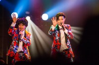 左から優、TAKA。（撮影：牛島康介）