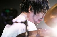 鈴木貴雄（Dr）（Photo by Viola Kam [V'z Twinkle]）