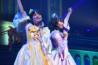 左から清井咲希、堀くるみ。