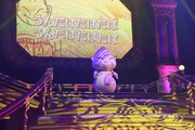 ステージに現れたビリケンさん。